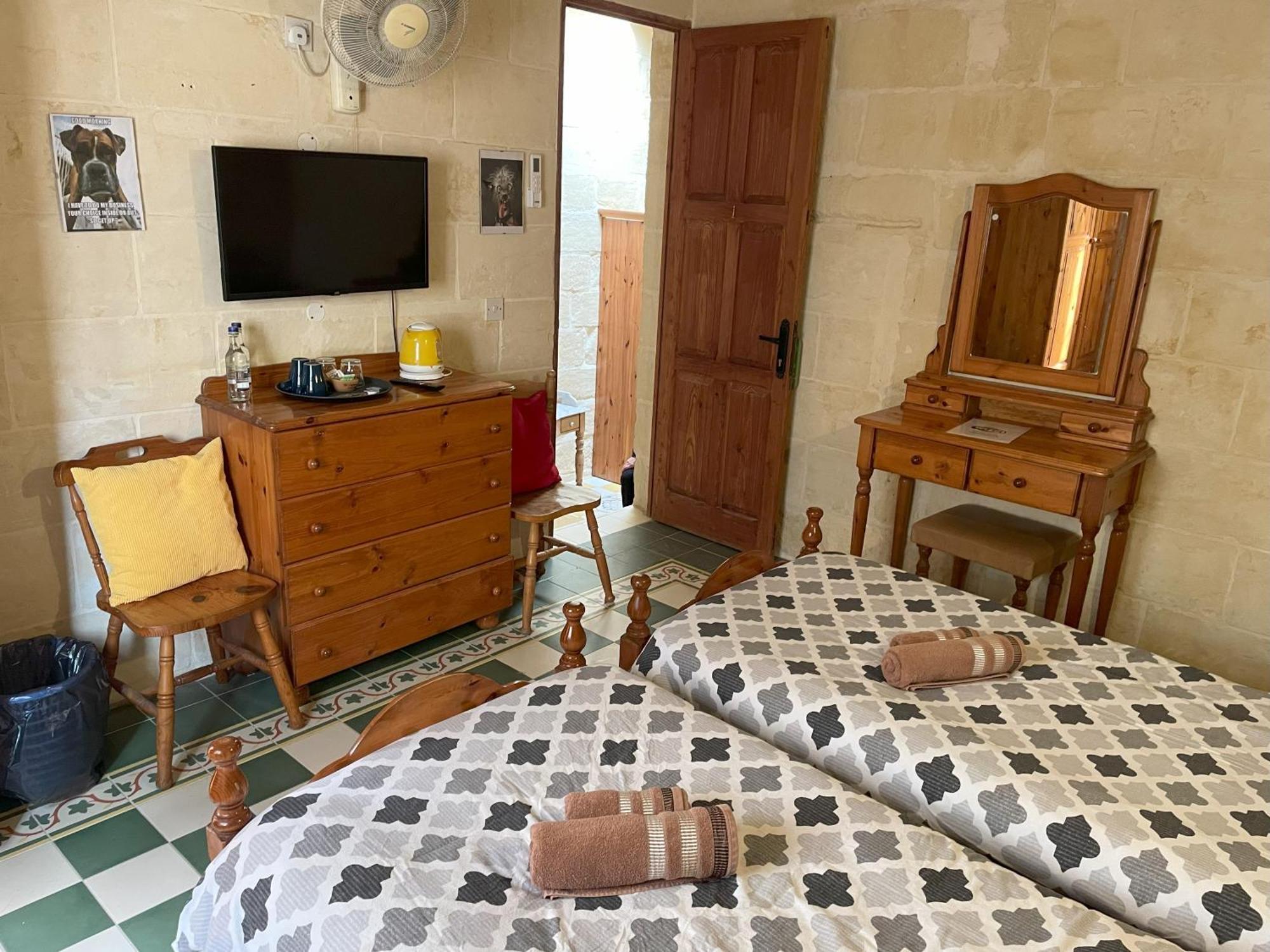 Ta’ Lorenzo Affittacamere San Lawrenz Esterno foto